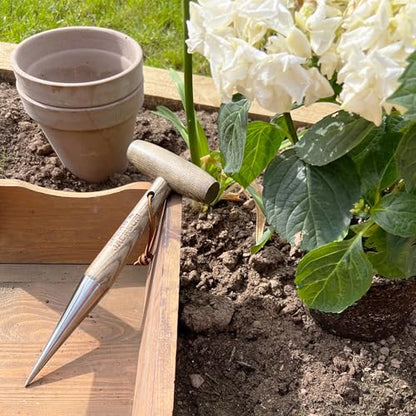 Spear & Jackson Traditional Stainless Dibber Planting Tool, Durable Ergonomic Design for Efficient Planting and Transplanting